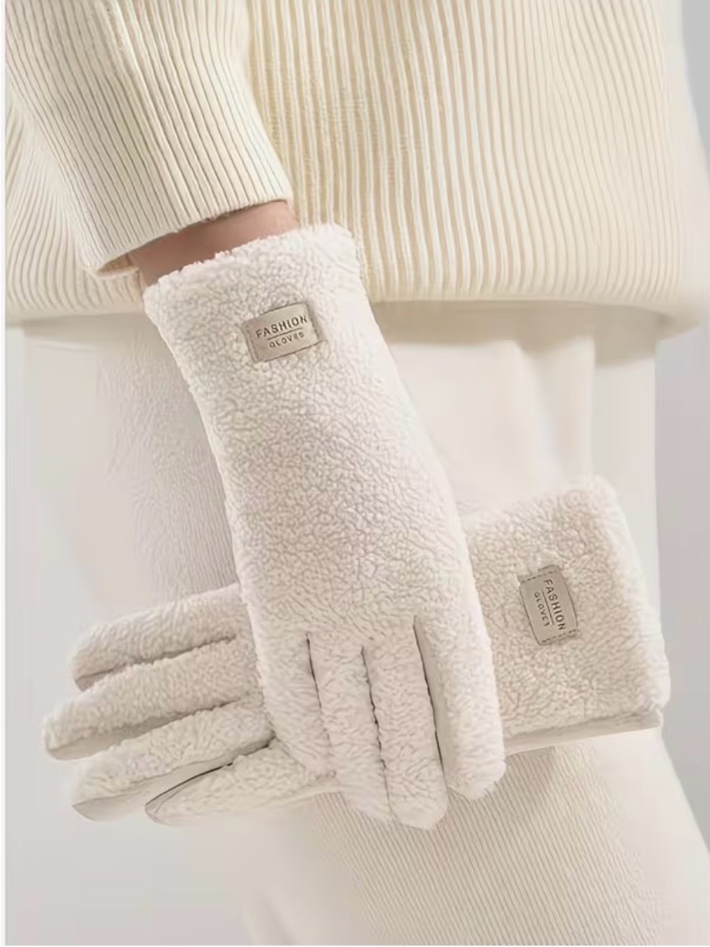 Soft Teddy Woman’s Beige Gloves with Touchscreen Fingertips